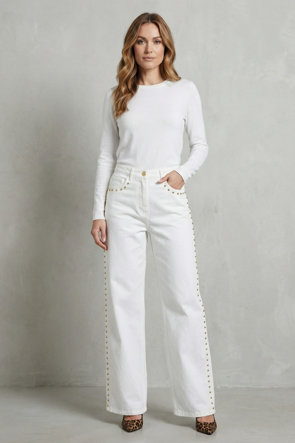 Valdenza – Rebites dourados – Calça jeans reta