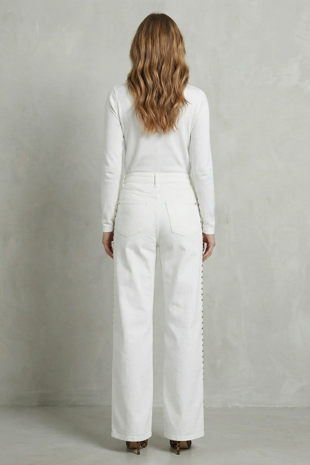 Valdenza – Rebites dourados – Calça jeans reta