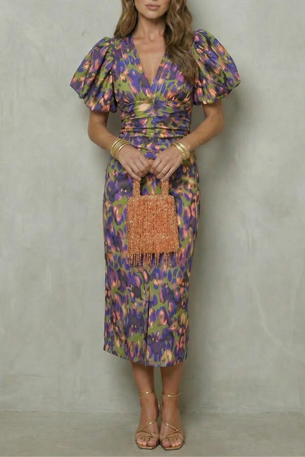 Valerissa – Estampa abstrata marcante – Vestido midi com manga bufante