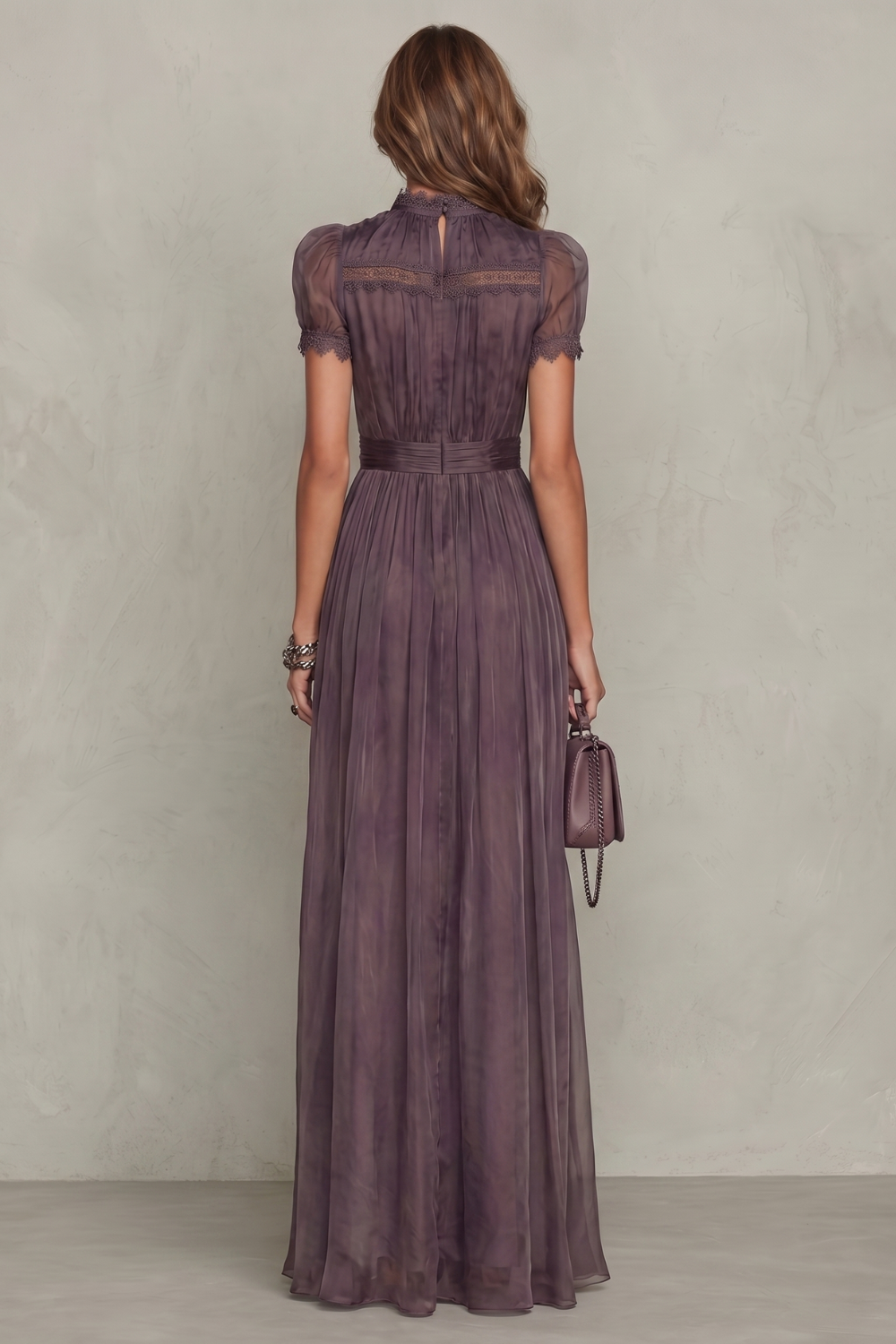 Velouraine – Elegância com decote em gota – Vestido Maxi