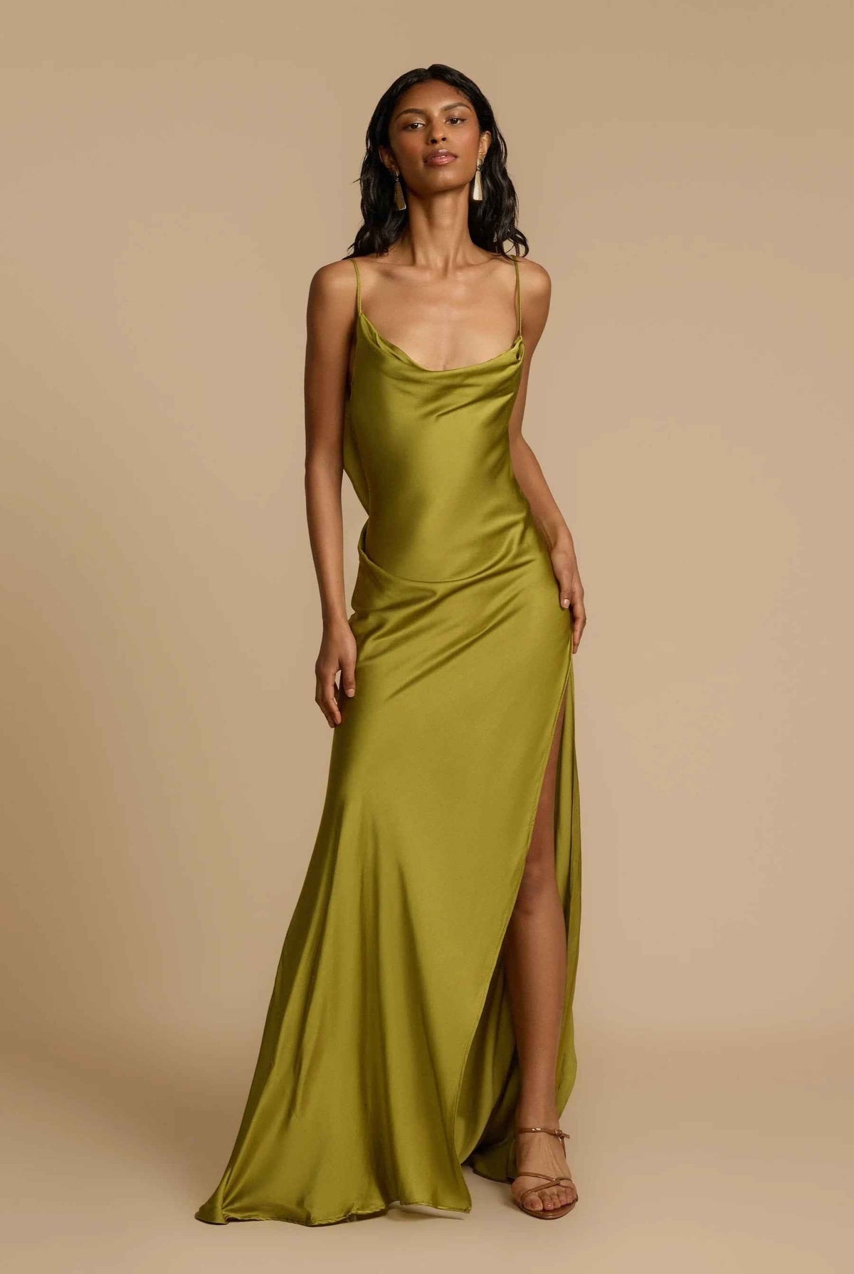 Vestido Longo Acetinado com Decote Drapeado - Daline