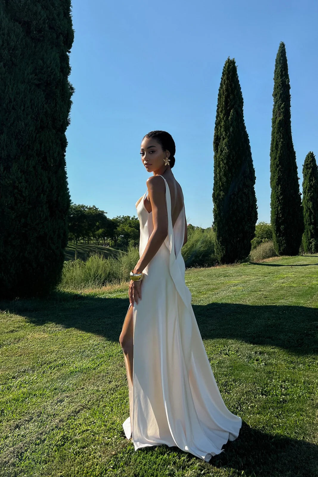 Vestido Longo Acetinado com Decote Drapeado - Daline