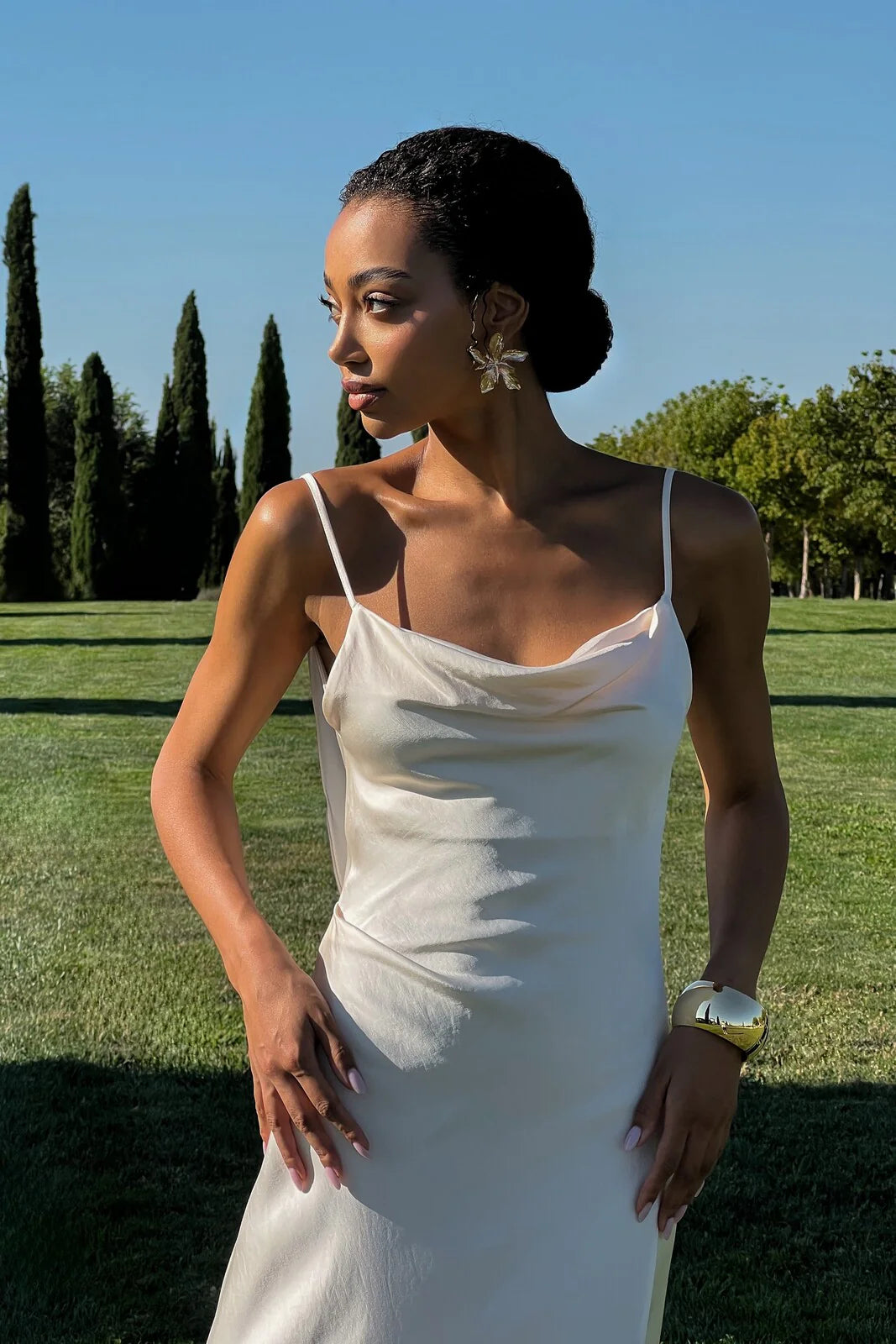 Vestido Longo Acetinado com Decote Drapeado - Daline