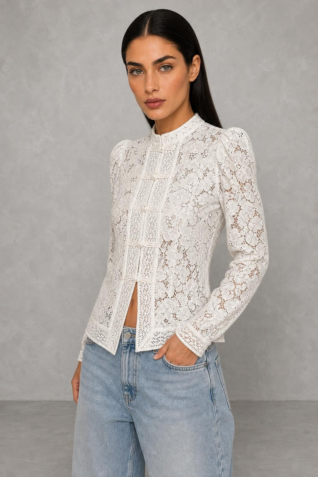 Blusa de Renda com Gola Alta e Mangas Longas - Carmenita — studio_three_quarter — Helena [aa913ab0-6117-4575-8a1b-eadeff5397f8]