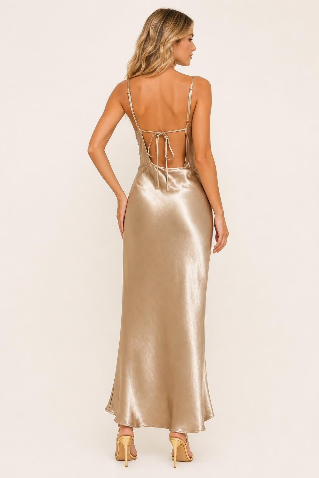 Vestido Longo Dourado Acetinado com Costas Abertas - Áurea — studio_back — Sofia [8f958497-e944-4d86-bfce-510bdd9f5edd]