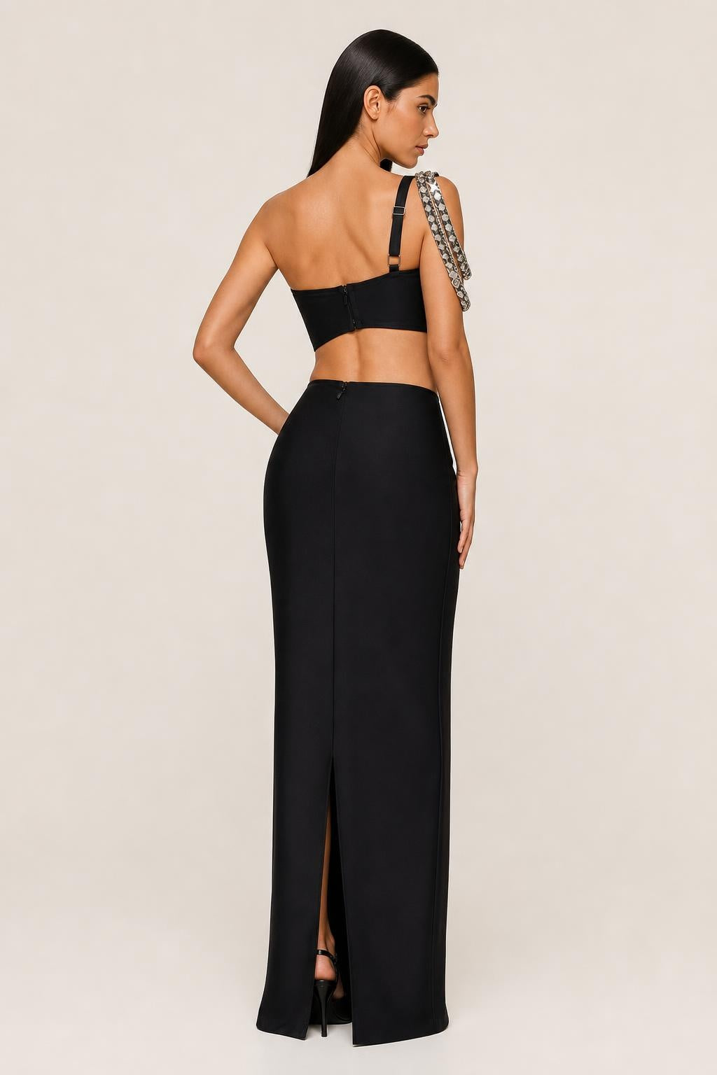Conjunto Cropped Assimétrico e Saia Longa com Aplicações - Eira — studio_back — Helena [a1057009-22cc-4a30-8ea7-ee4c053ea214]