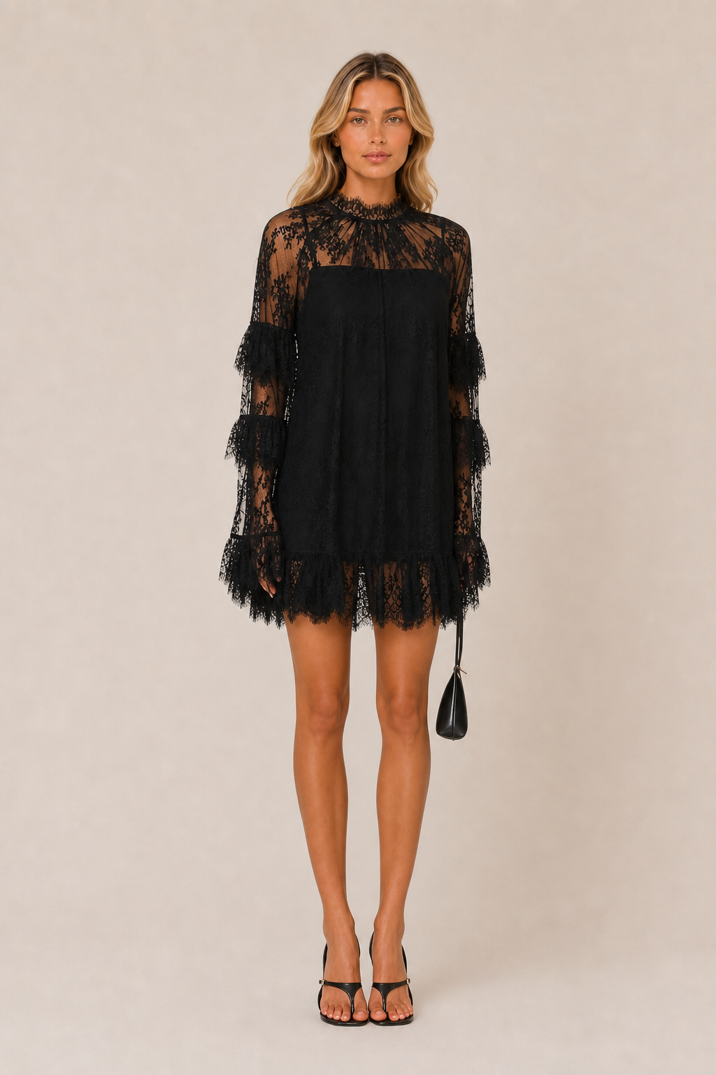 Vestido Curto de Renda com Transparência - Maeve