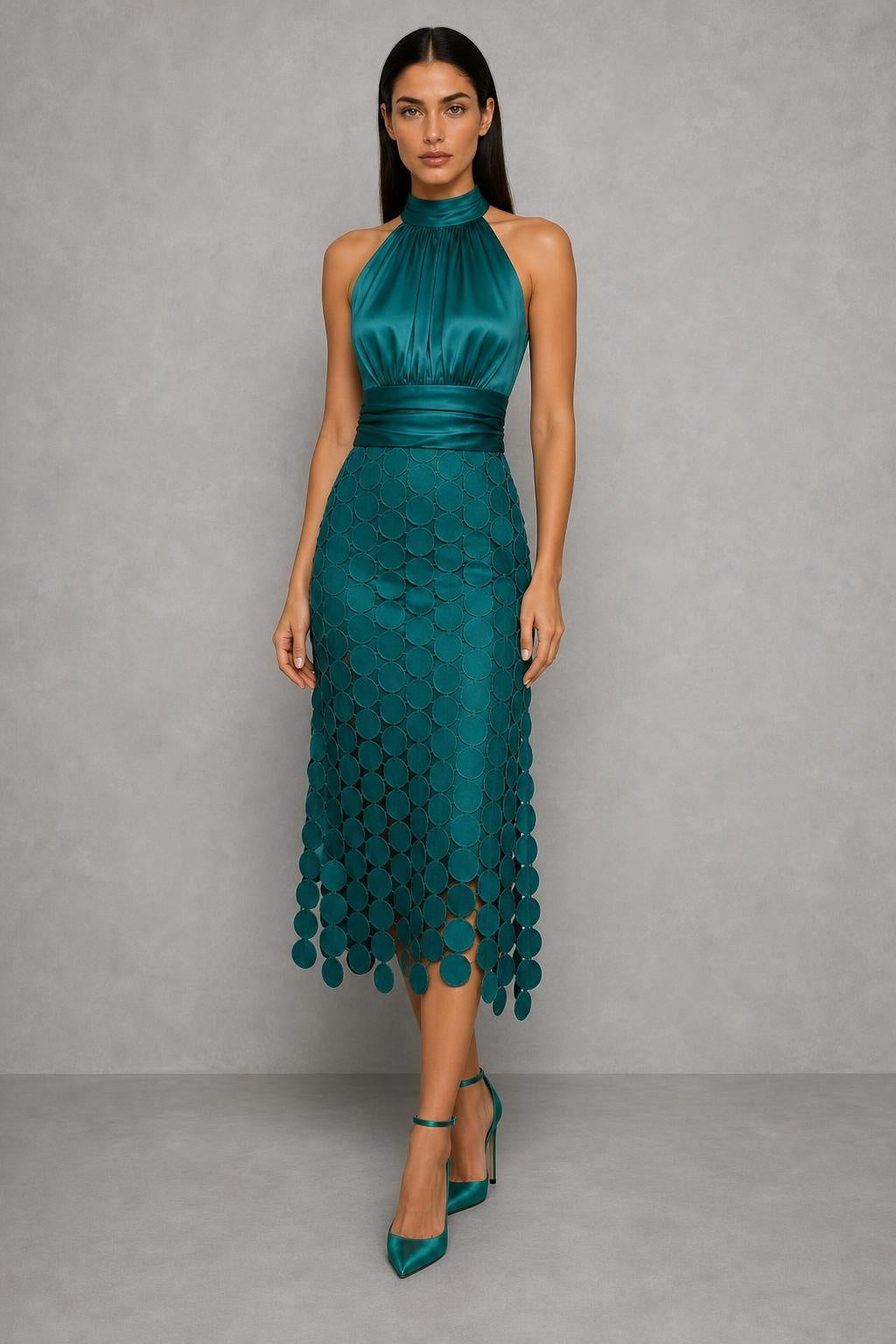 Vestido Longo Acetinado com Aplicações Circulares - Lavínia — studio_front — Helena [9080ec52-6ac1-4e22-aabe-6363d29dd0e5]