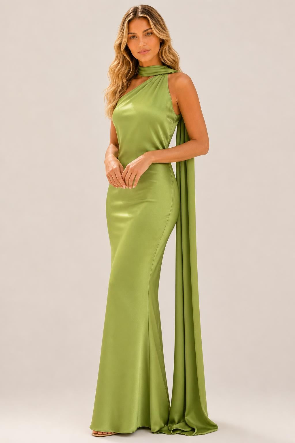 Vestido Longo Cetim Um Ombro Só com Capa Lateral - Isabel — studio_three_quarter — Sofia [a04e92ff-5d3a-4244-8d62-90ef94b84d3e]